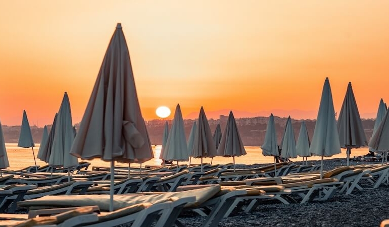 Antalya’da Tatil Ne Kadara Mal Olur? – 2025 Fiyat Rehberi