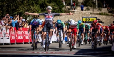 60. Cumhurbaşkanlığı Türkiye Bisiklet Turu'nda Kemer-Kalkan Etabı Nefes Kesti