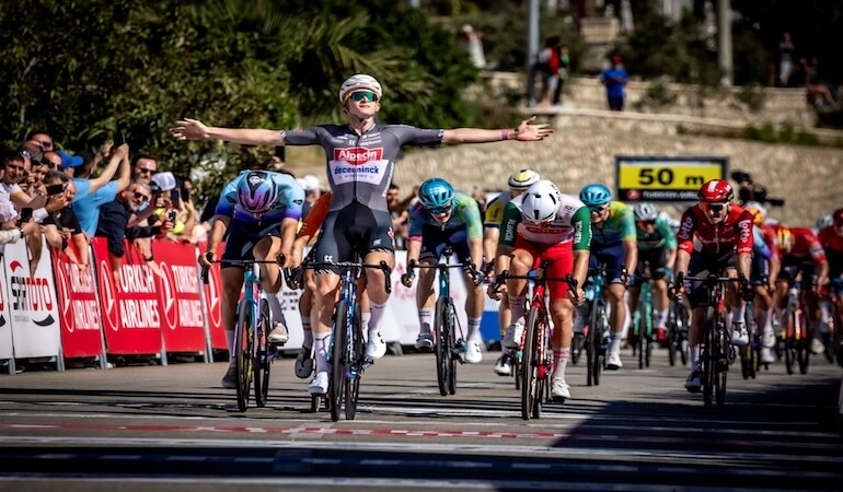 60. Cumhurbaşkanlığı Türkiye Bisiklet Turu’nda Kemer-Kalkan Etabı Nefes Kesti