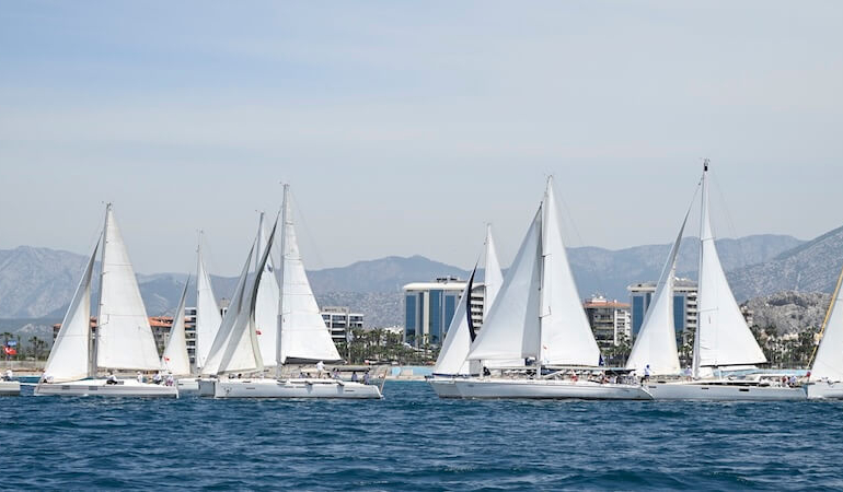 Antalya Körfezi’nde Yelkenler Rüzgârla Yarıştı