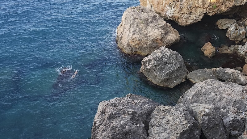🌞 Antalya’da Bugün – 18 Mayıs 2025: Güneşli Hava, Gençlik Coşkusu ve Hareketli Etkinlikler