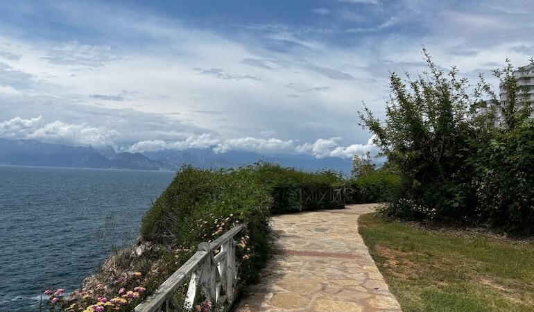 Antalya’da Bugün (2 Mayıs 2025): Hava Durumu, Etkinlikler, Gündem ve Ulaşım