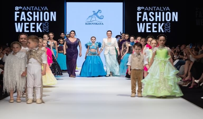 Antalya’da Podyumlar Işıldıyor: Moda Haftası Başladı