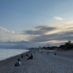 Antalya’nın Gözbebeği: Konyaaltı İlçesi Rehberi (2025)