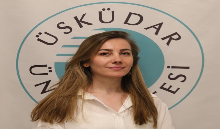 Kirpik Kıvırıcılar Ne Kadar Masum?