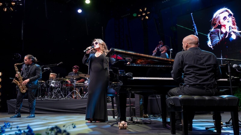 Melody Gardot, 8. Akra Caz Festivali’nde Antalyalılarla Büyülü Bir Gece Yaşattı
