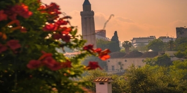 Antalya’da 16 Haziran: Kayıp Güneşin Gölgesinde Şehirle Yürümek