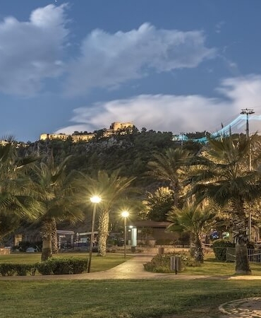 Antalya’da Bugün – 8 Haziran 2025: Gençlik Festivali Coşkusu, Sahillerde Yoğunluk ve Açık Hava Sanatı