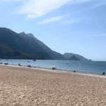 Çıralı Plajı: Sessizlik, Doğa ve Tarihin Buluştuğu Antalya’nın Saklı Cenneti