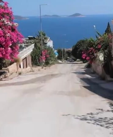 Kalkan: Antalya'nın Sessiz Cenneti, Mavi ile Beyazın Zarif Buluşması