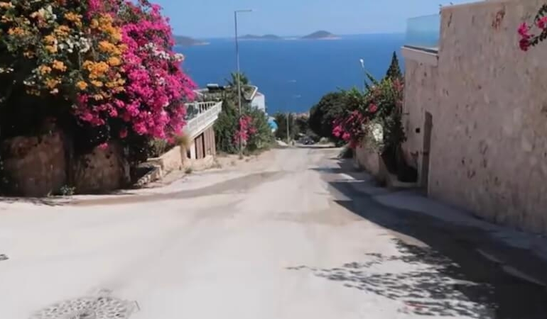 Kalkan: Antalya’nın Sessiz Cenneti, Mavi ile Beyazın Zarif Buluşması