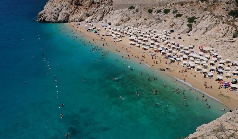 Kaş İlçesi: Antalya’nın Akdeniz’e Açılan Mavi Kapısı