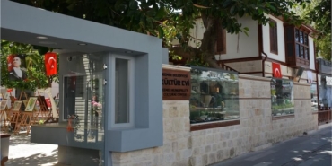 Kemer İlçesi: Torosların Eteklerinde, Akdeniz’in Işıltılı Yüzü