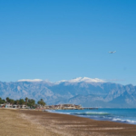 Lara Plajı: Antalya’nın Altın Sarısı Sahilinde Tatilin Keyfi