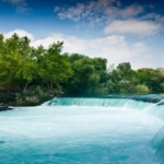 Manavgat Şelalesi: Doğanın Gücünü ve Huzurunu Aynı Anda Sunan Bir Güzellik