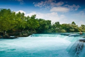 Manavgat Şelalesi: Doğanın Gücünü ve Huzurunu Aynı Anda Sunan Bir Güzellik