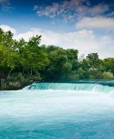 Manavgat Şelalesi: Doğanın Gücünü ve Huzurunu Aynı Anda Sunan Bir Güzellik