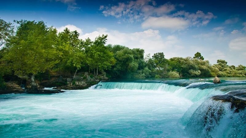 Manavgat Şelalesi: Doğanın Gücünü ve Huzurunu Aynı Anda Sunan Bir Güzellik
