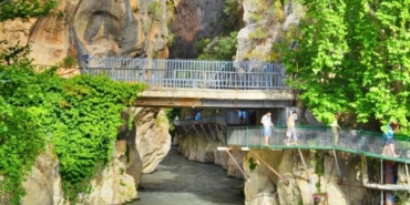 Saklıkent Kanyonu: Antalya'nın Doğa Harikası Serin Kaçış Noktası