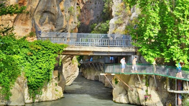 Saklıkent Kanyonu: Antalya'nın Doğa Harikası Serin Kaçış Noktası