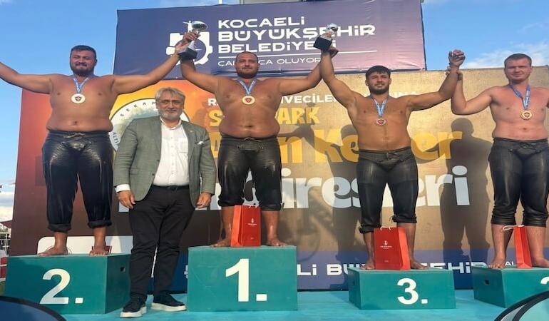 Türkiye Yağlı Güreş Ligi’nde Kemer’in Gururu Oldu