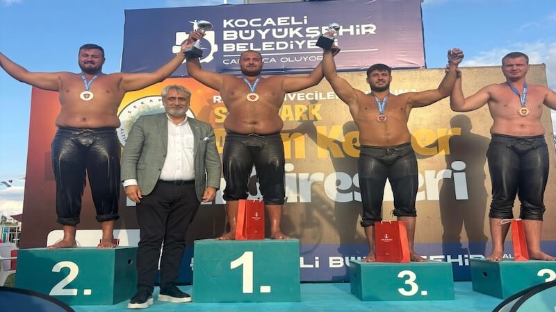 Türkiye Yağlı Güreş Ligi’nde Kemer’in Gururu Oldu