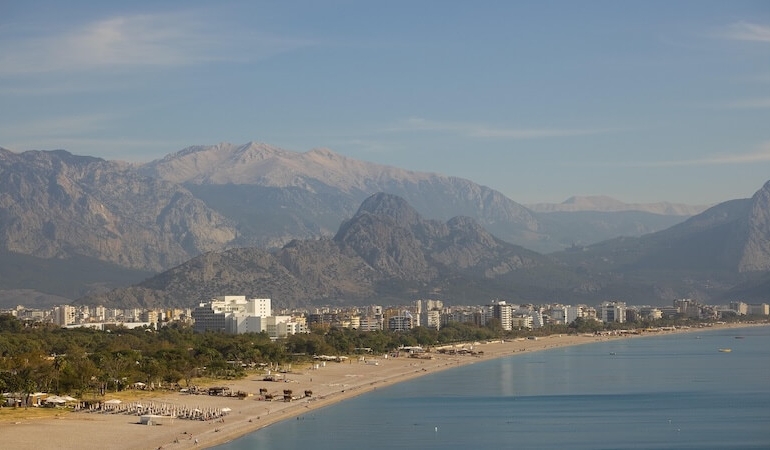 Antalya’da Denize Girilecek En Temiz 15 Plaj (2025 Güncel Rehber)