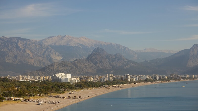 Antalya’da Denize Girilecek En Temiz 15 Plaj (2025 Güncel Rehber)