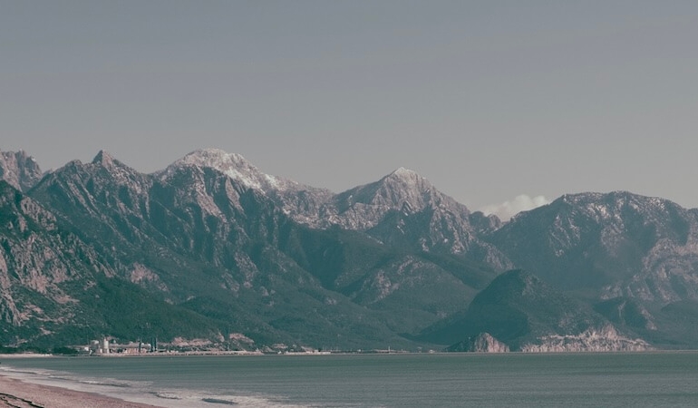 Antalya’da Kışın Denize Girilir mi? Yerel Halkın Deneyimleri