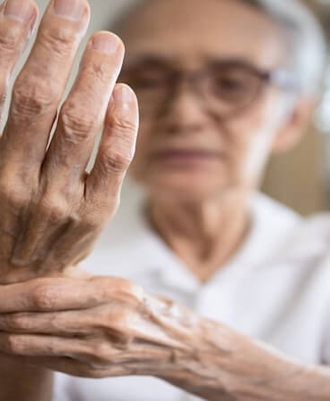 El ve Bilek Uyuşması Neden Olur? Karpal Tünel Sendromuna Güncel Bakış