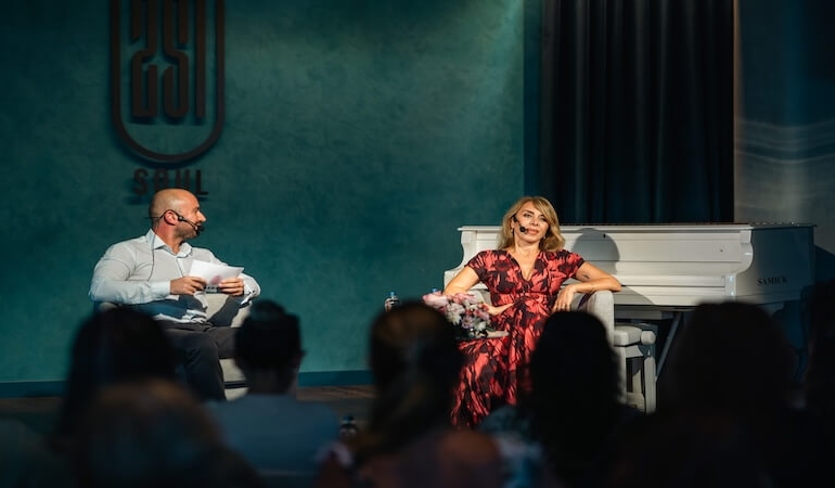 Neslihan Yeldan, Akra Talks’ta Antalyalılarla İçiçe Oldu