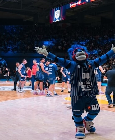 Anadolu Efes – FC Bayern Munich Karşılaşması Nefes Kesti