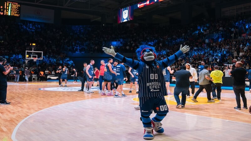 Anadolu Efes – FC Bayern Munich Karşılaşması Nefes Kesti