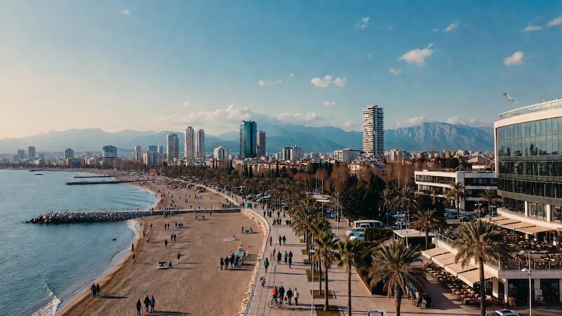 Antalya’da Dört Mevsim Yaşam: Yazlık Şehirden Yaşanabilir Metropole Dönüşüm